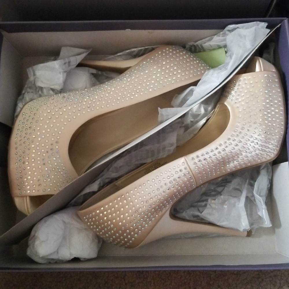 Jennifer Lopez  blingy heels